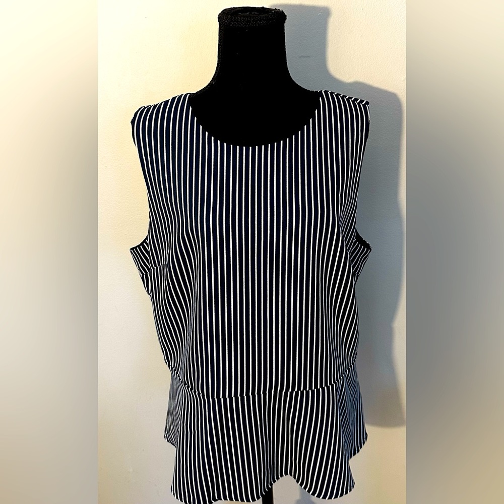 NWT—-BANANA REPUBLIC FACTORY STRIPED PEPLUM TOP WITH LINKNG. Size 14